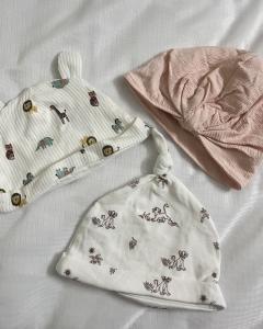 12-18 months caps set